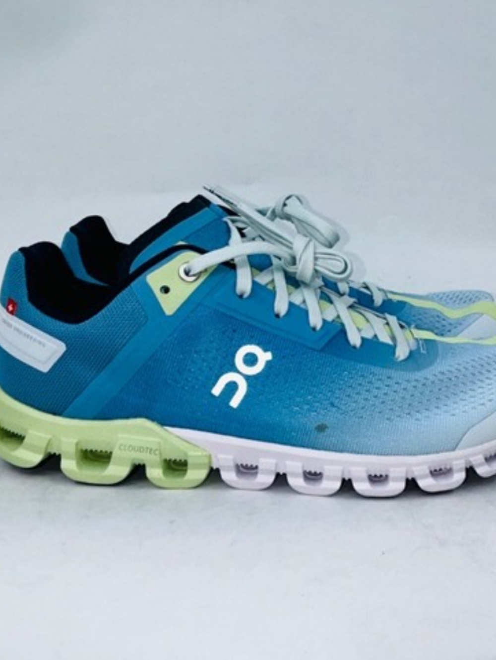 NWT On Cloud flow 3.0 women's running shoes size 7.5